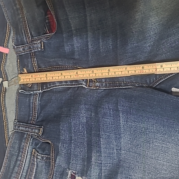 Sneakpeek Boyfriend 9 - Picture 4 of 7